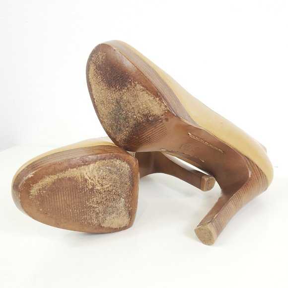 MICHAEL Michael Kors Antoinette Beige Heels - Picture 3 of 8